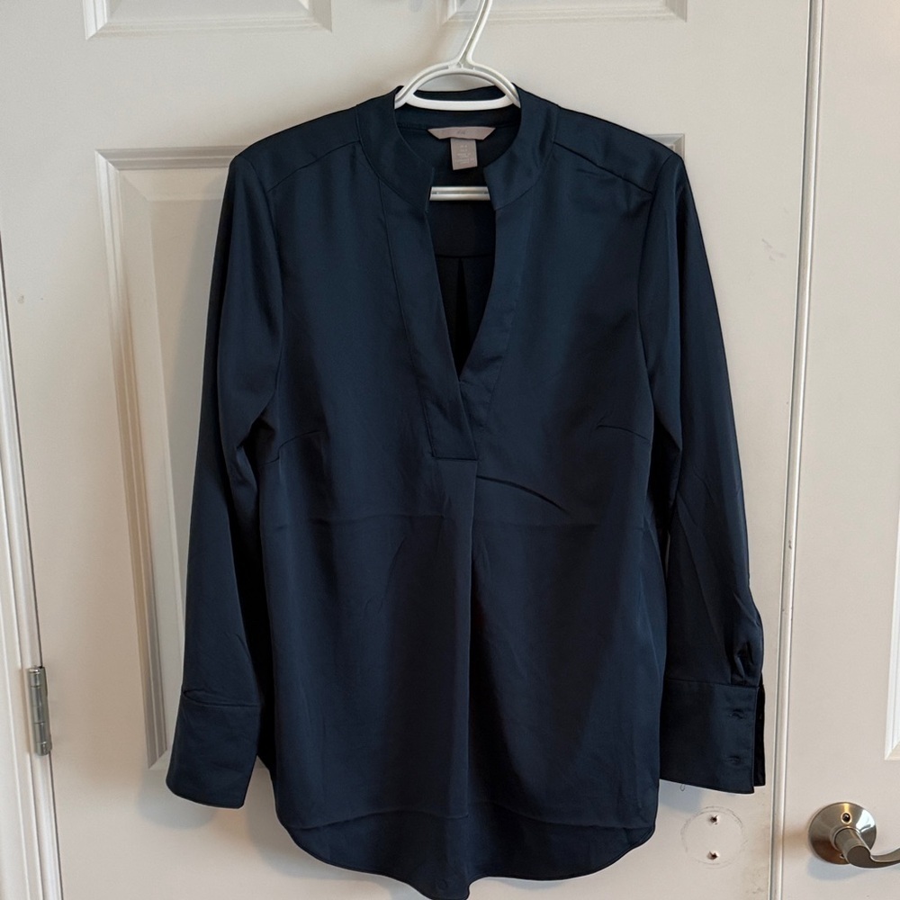 H&M Size 6 Navy Long Sleeve V-Neck Blouse
